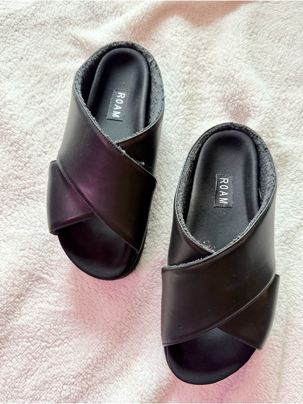 ROAM Black Crisscross Slide flatform sandals